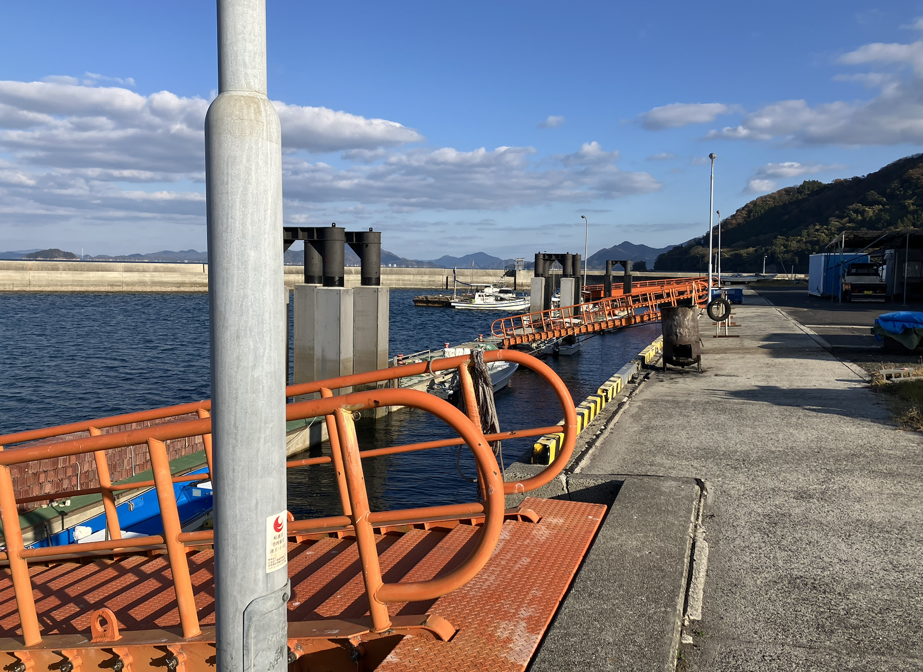 スポット 蒲刈漁港　浮桟橋左端 の写真 1