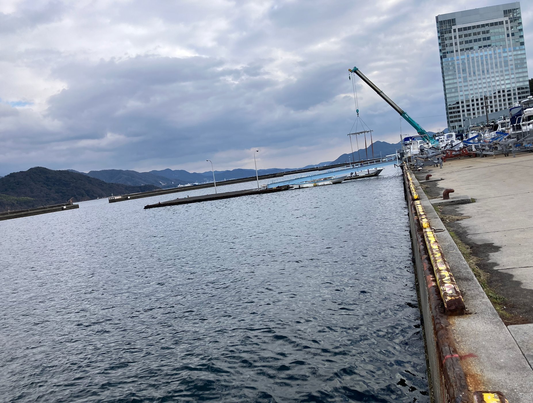 スポット 広島ベイマリーナ北側岸壁 の写真