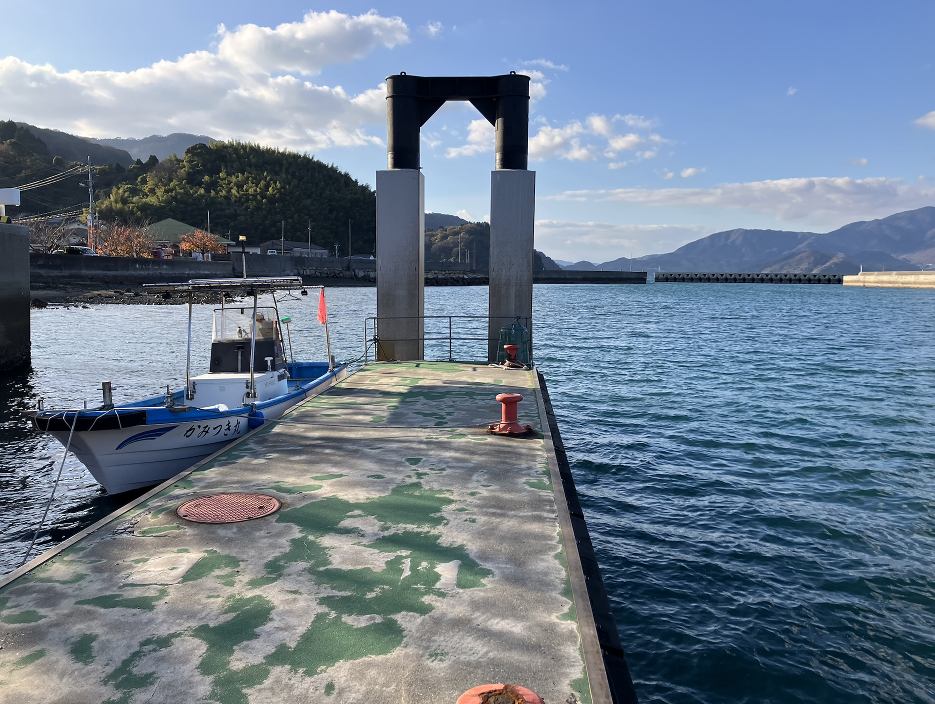 スポット 蒲刈漁港　浮桟橋左端 の写真 4