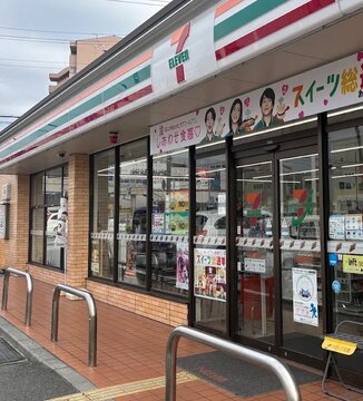 セブン-イレブン 西宮前浜町店 の写真